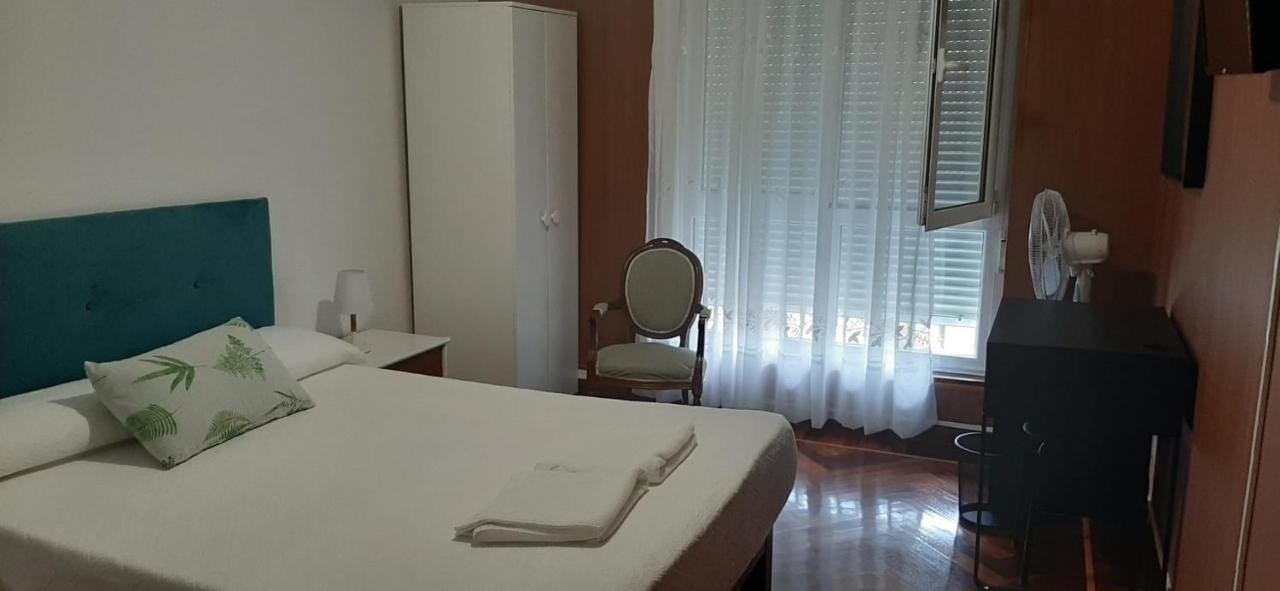 Alojamiento Casa Leon Santoña Екстериор снимка
